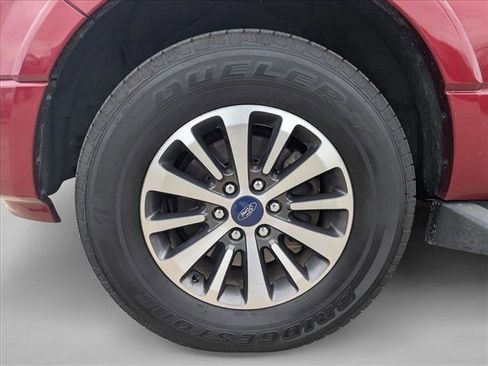 Used 2017 Ford Expedition XLT w/ Equipment Group 202A RWD image 19