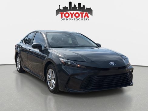 Used 2025 Toyota Camry LE w/ Convenience Package image 1