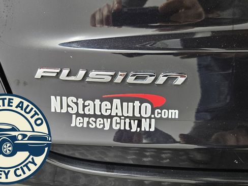 Used 2019 Ford Fusion SEL image 28