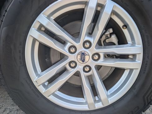 Used 2022 Ford Explorer XLT AWD/4WD image 9