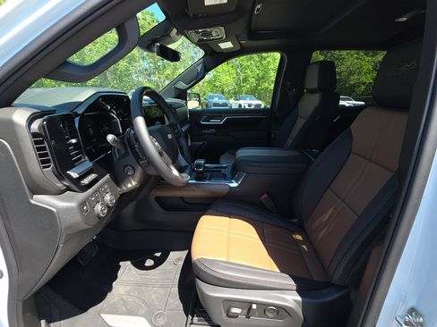 New 2026 Chevrolet Silverado 1500 High Country w/ Technology Package AWD/4WD image 17