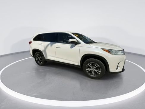 Used 2019 Toyota Highlander LE image 9