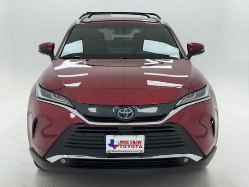 Used 2024 Toyota Venza XLE AWD/4WD image 3