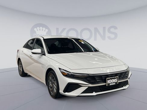 Used 2025 Hyundai Elantra Blue FWD image 7