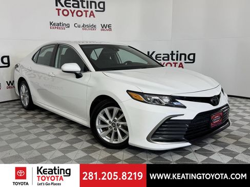 Used 2023 Toyota Camry LE image 2