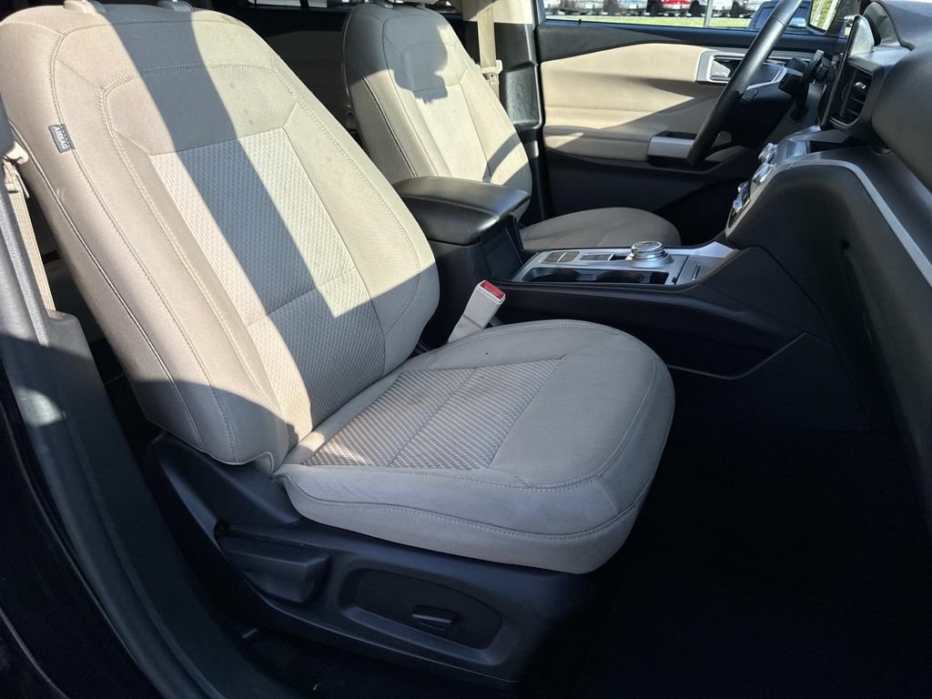 Used 2024 Ford Explorer XLT RWD image 28
