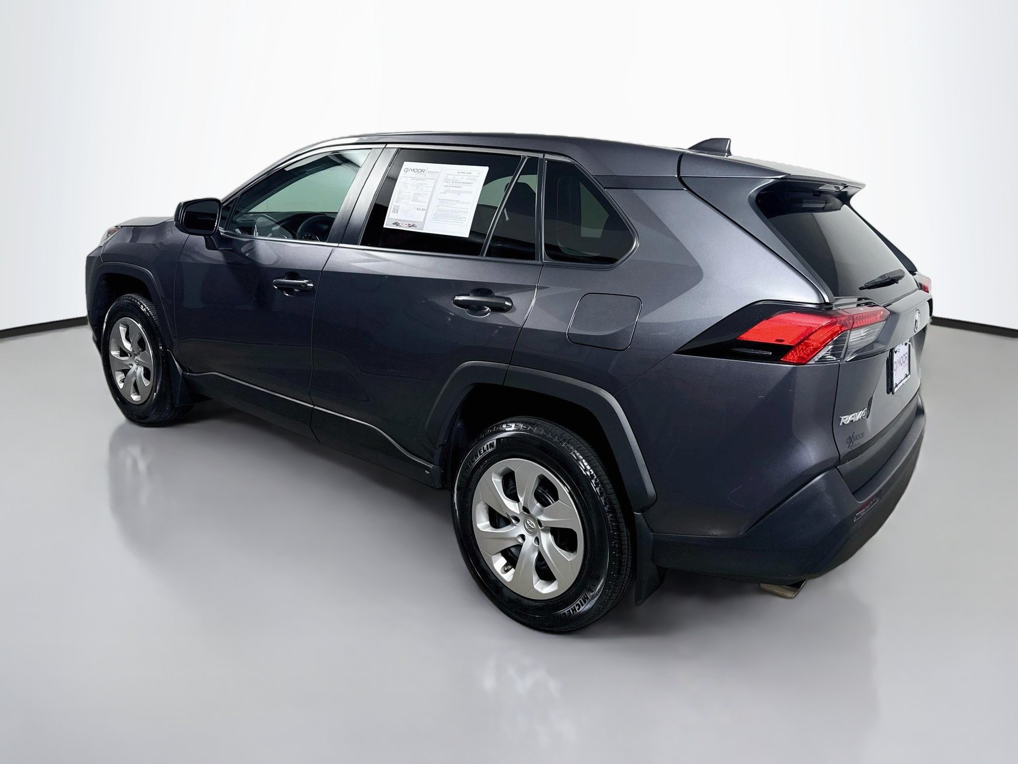 Used 2022 Toyota RAV4 LE AWD/4WD image 5