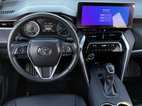 Used 2024 Toyota Venza XLE image 12