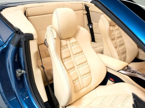 Used 2010 Ferrari California image 62