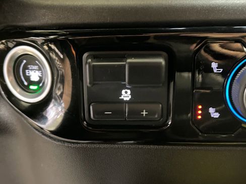 Used 2024 Chevrolet Silverado 2500 LT image 36