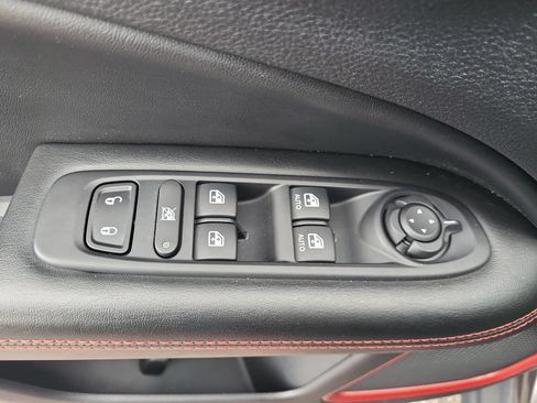 Used 2019 Jeep Compass Trailhawk w/ Cold Weather Group AWD/4WD image 11