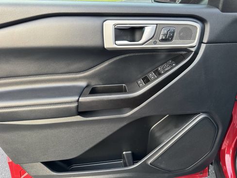 Used 2020 Ford Explorer Limited image 16