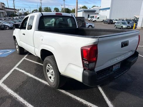 Used 2018 Toyota Tacoma SR RWD image 5