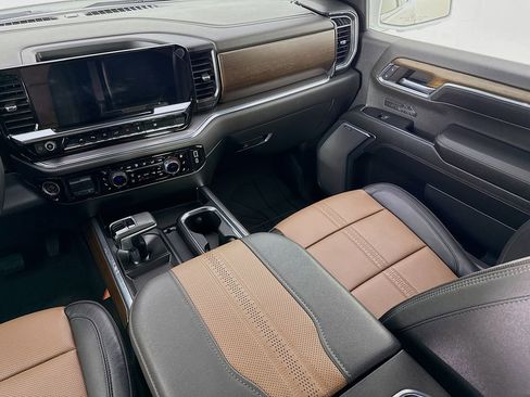 Used 2024 Chevrolet Silverado 1500 High Country w/ Technology Package image 24