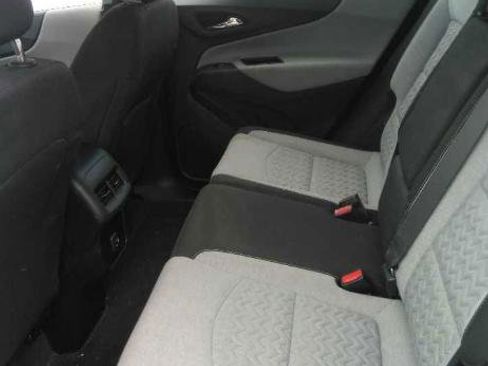 Used 2022 Chevrolet Equinox LS FWD image 4