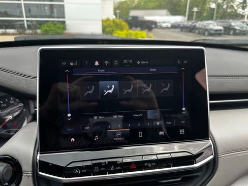 New 2025 Jeep Compass Limited image 22