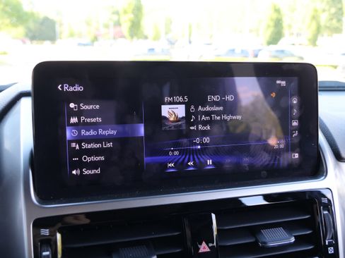 Used 2023 Lexus GX 460 Premium w/ Accessory Package AWD/4WD image 19