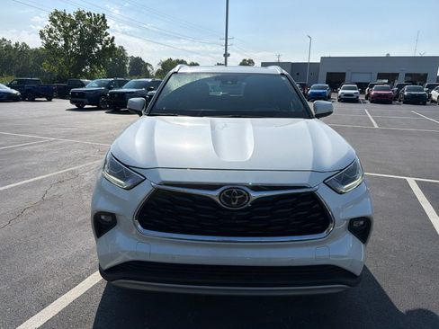 Used 2021 Toyota Highlander Platinum AWD/4WD image 9