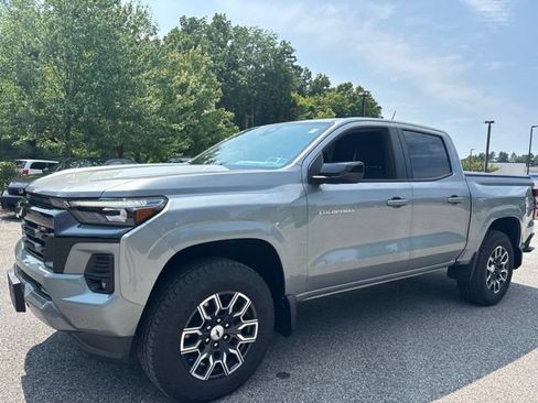 Used 2023 Chevrolet Colorado Z71 w/ Z71 Convenience Package 2 AWD/4WD image 2