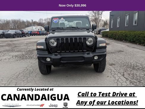 Used 2022 Jeep Gladiator Sport image 7