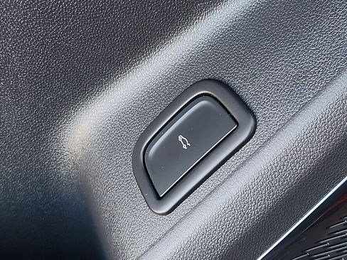 Used 2025 GMC Acadia AT4 image 29