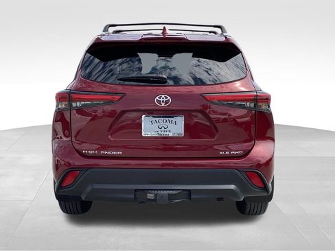 Used 2022 Toyota Highlander XLE AWD/4WD image 5