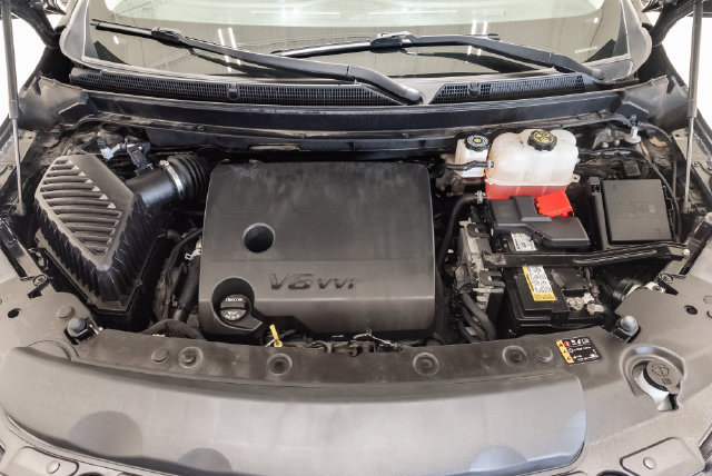 Used 2023 Buick Enclave Essence w/ Sport Touring Edition FWD image 3