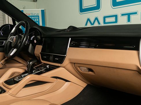 Used 2019 Porsche Cayenne AWD/4WD image 12
