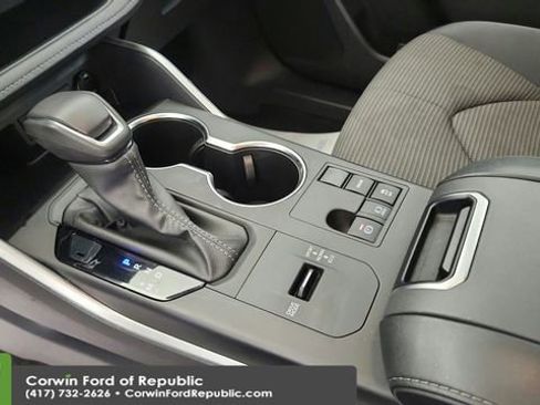 Used 2024 Toyota Highlander LE image 15