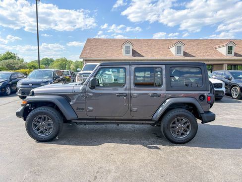 Used 2025 Jeep Wrangler Unlimited Sport AWD/4WD image 9