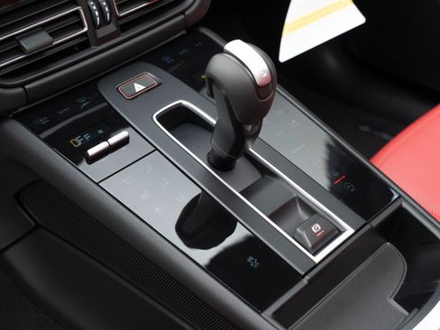 Certified 2026 Porsche Macan AWD/4WD image 25