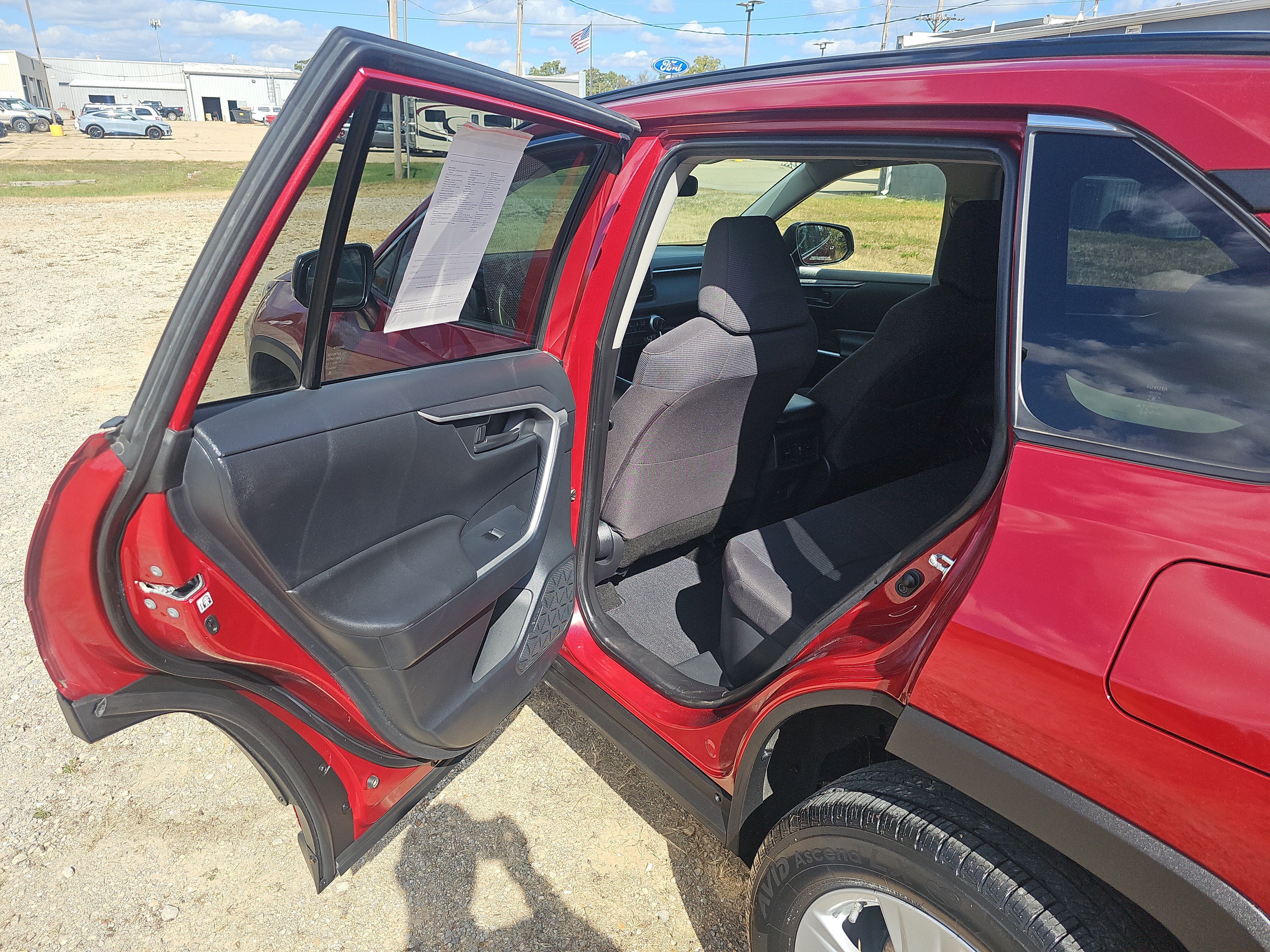 Used 2019 Toyota RAV4 LE w/ Carpet Mat Package AWD/4WD image 11