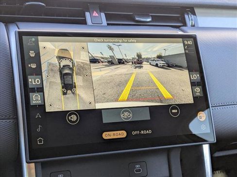 Used 2024 Land Rover Discovery Sport Dynamic SE image 14