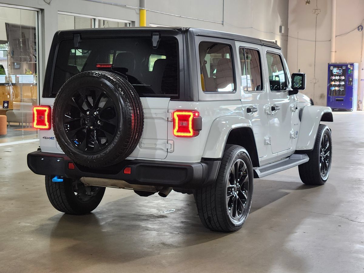 Used 2023 Jeep Wrangler Unlimited Sahara w/ Cold Weather Group AWD/4WD image 8