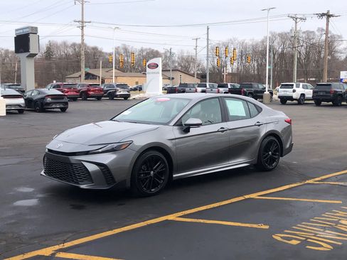 Certified 2025 Toyota Camry SE image 4