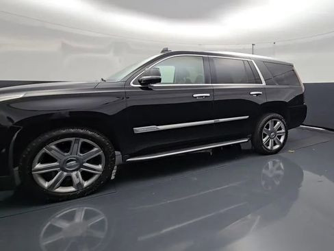 Used 2019 Cadillac Escalade Luxury AWD/4WD image 10