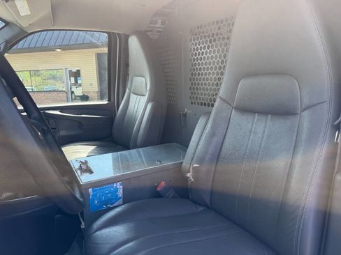 Used 2013 Chevrolet Express 2500 RWD image 17