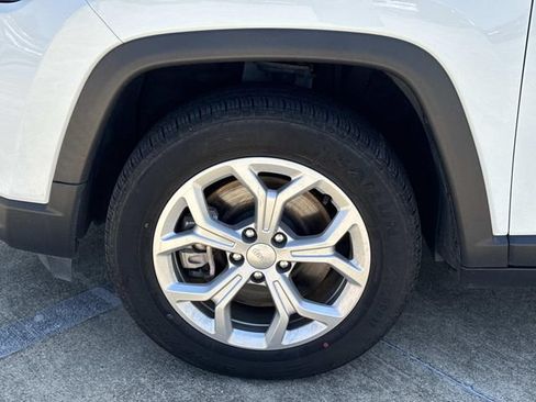 Used 2024 Jeep Compass Latitude AWD/4WD image 5