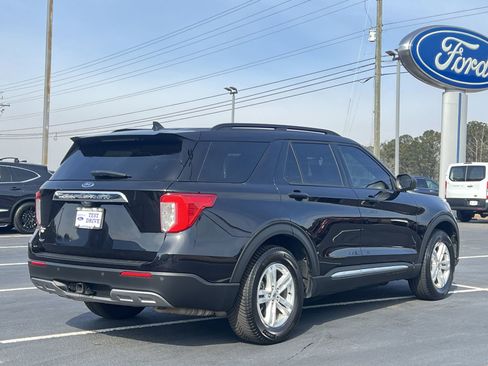Certified 2022 Ford Explorer XLT w/ Equipment Group 202A image 3