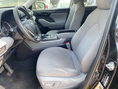 Used 2022 Toyota Highlander L AWD/4WD image 14