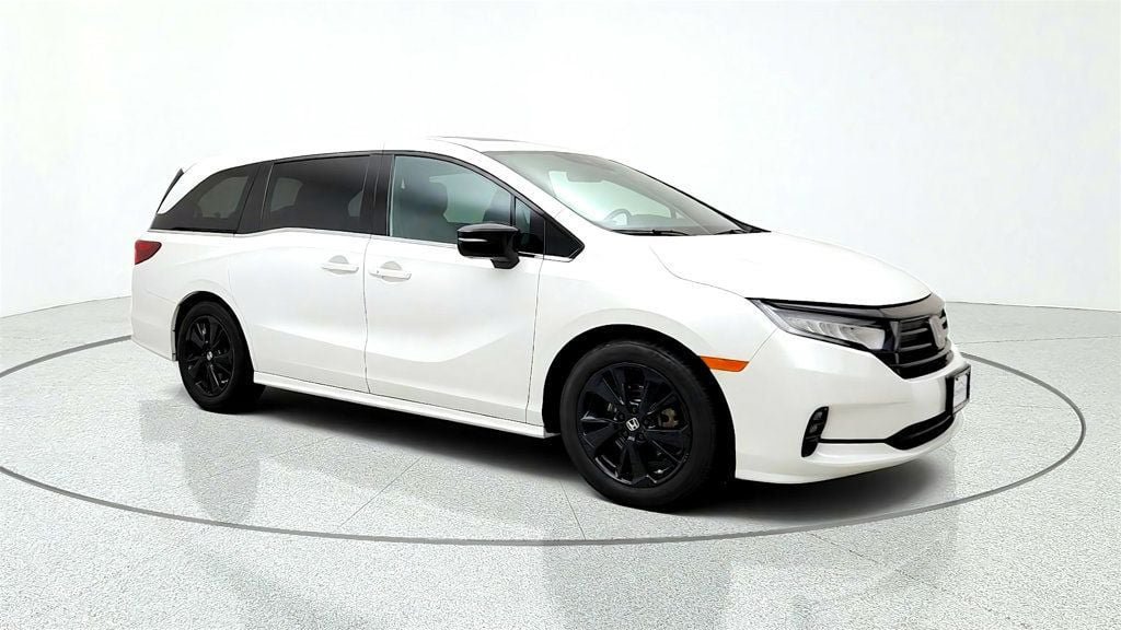 Used 2023 Honda Odyssey Sport image 3