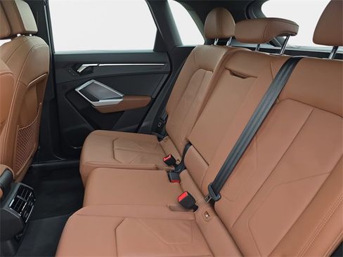 Used 2025 Audi Q3 2.0T Premium w/ Convenience Package image 18