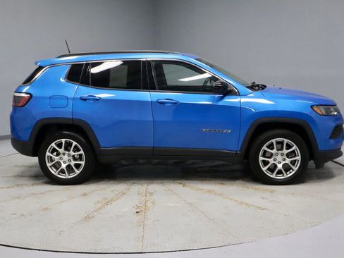 Used 2024 Jeep Compass Latitude AWD/4WD image 6
