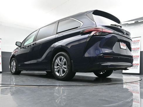 Used 2021 Toyota Sienna Platinum image 35