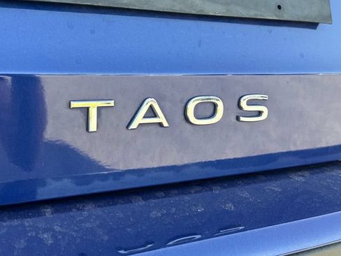 Used 2024 Volkswagen Taos SE w/ Panoramic Sunroof Package AWD/4WD image 17
