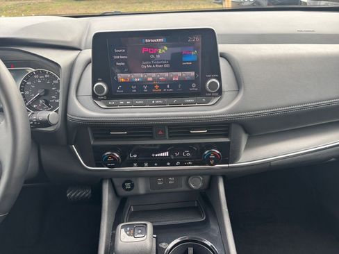 Used 2025 Nissan Rogue SV image 17