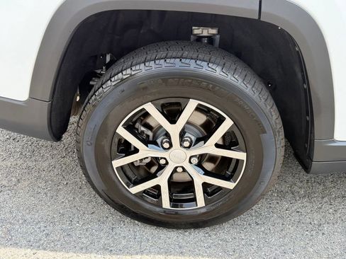 Certified 2025 Jeep Grand Cherokee L Limited AWD/4WD image 15