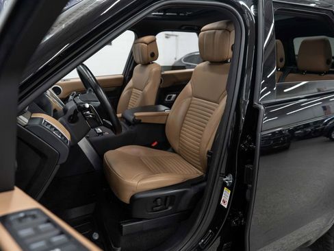 Used 2023 Land Rover Discovery S R-Dynamic image 8