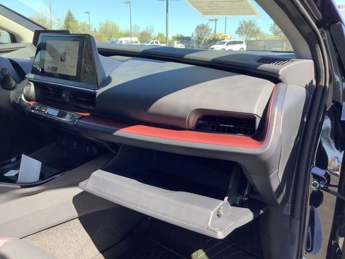 Used 2025 Toyota Prius Plug-In Hybrid image 37