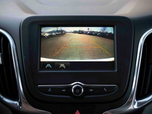 Used 2018 Chevrolet Equinox LT image 11